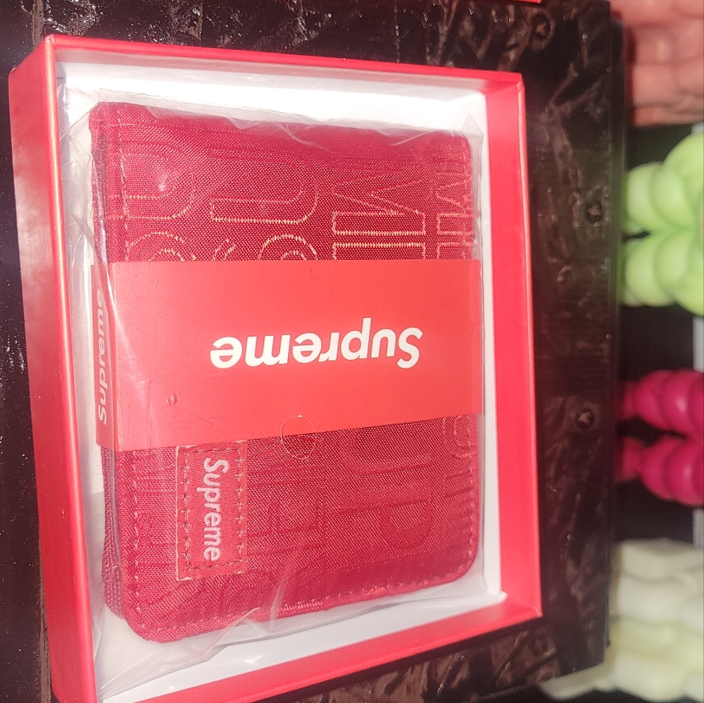 Custom supreme wallet